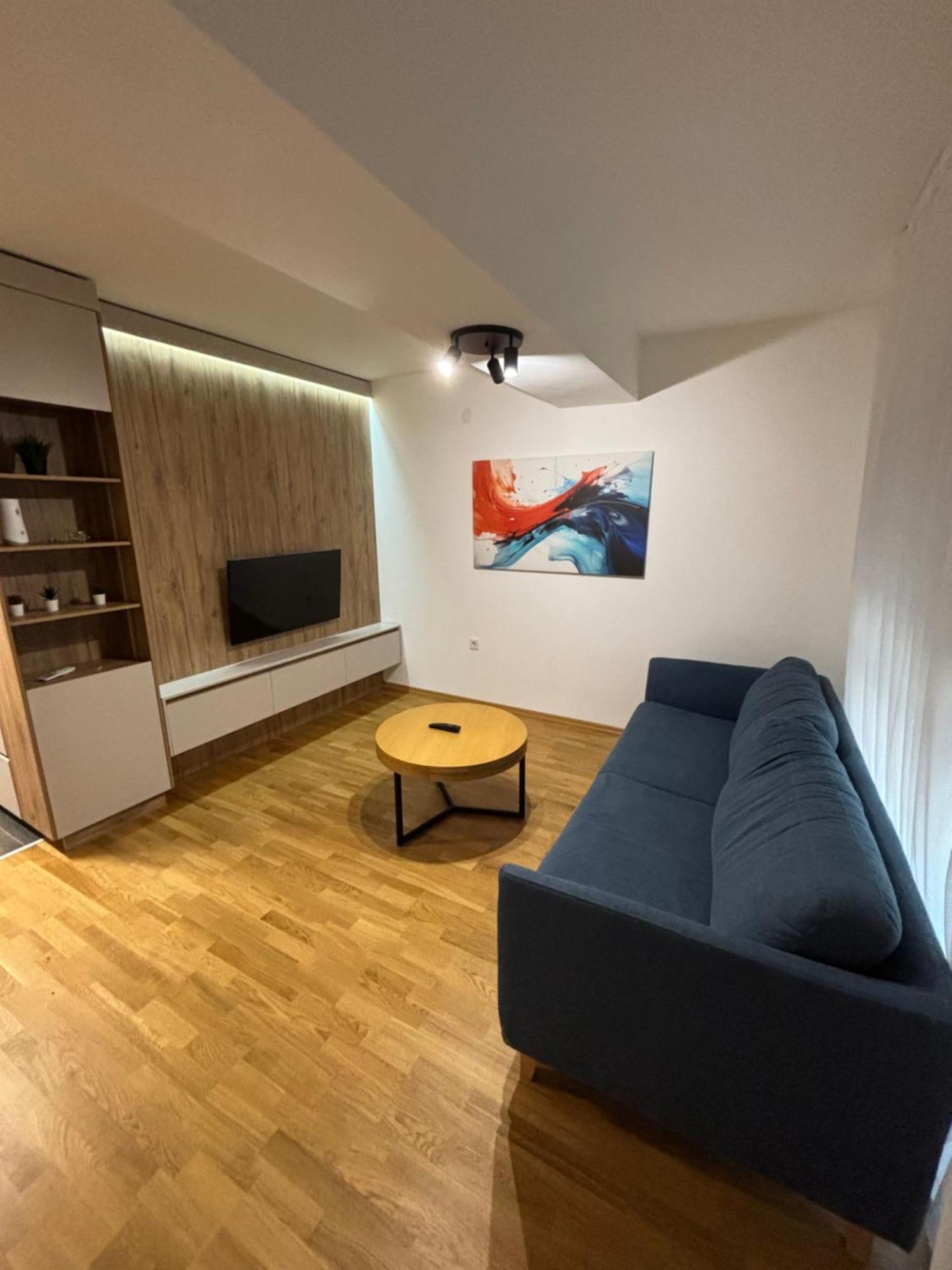 Center 2 Apartament *